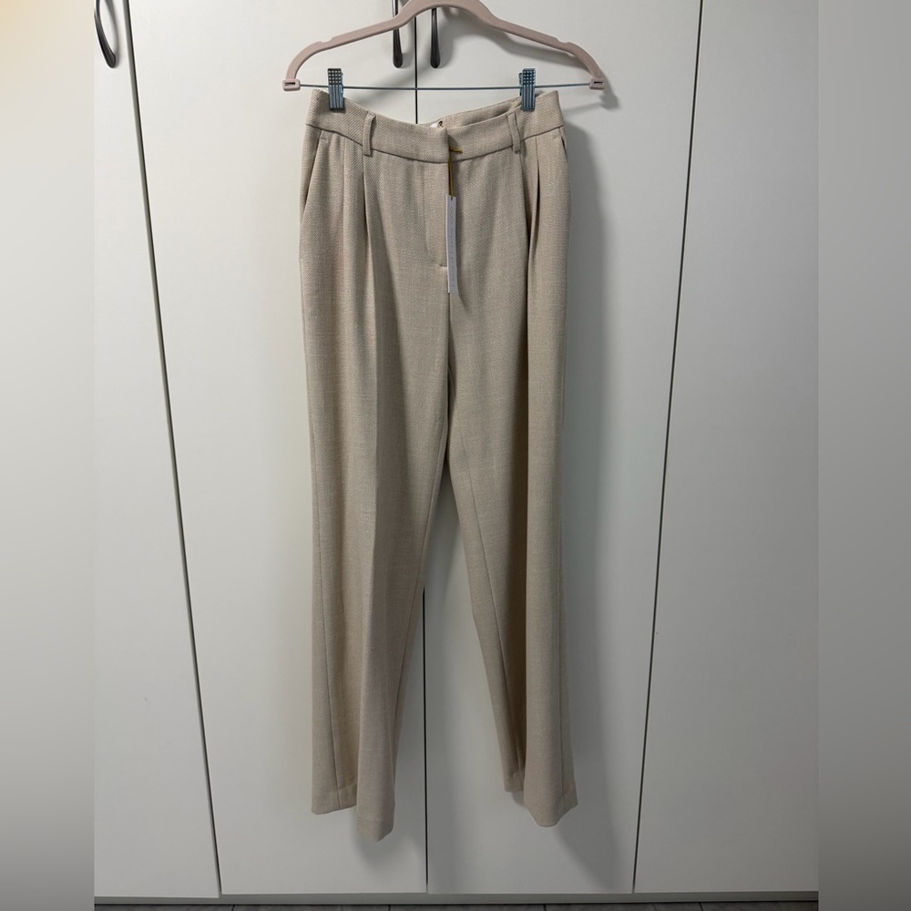 NWT House of Harlow beige pants .